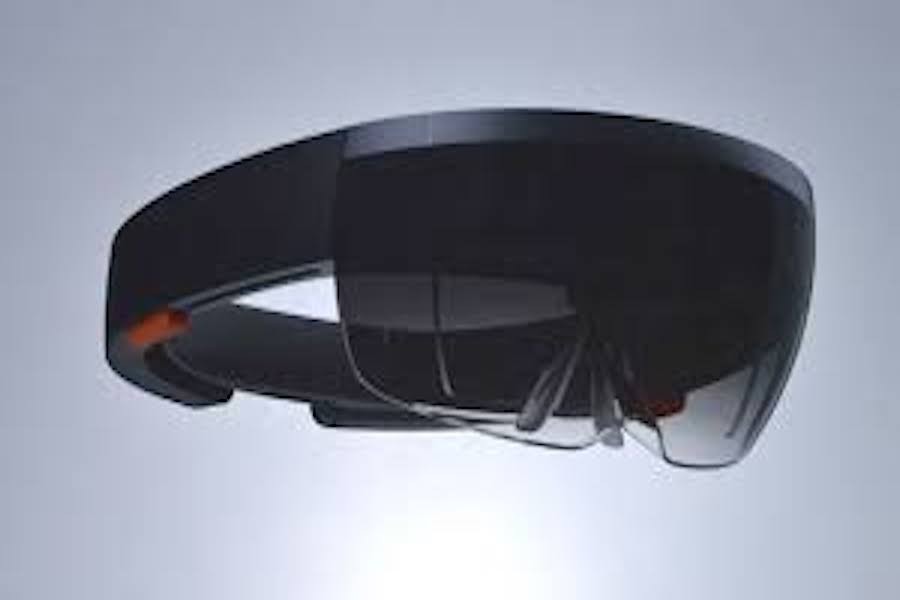 Reality+Wars%3A+Oculus+Rift+Vs.+HoloLens