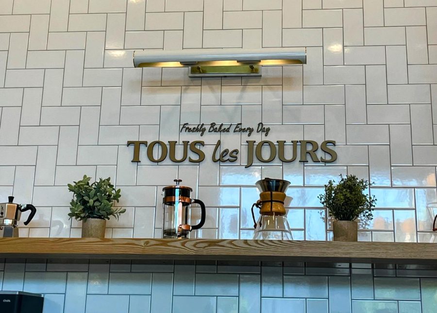 A Review of Tous Les Jours (Bakery and Cafe)